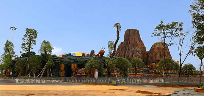 塑石假山.jpg 塑石假山