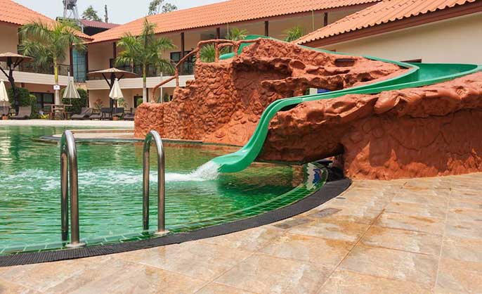 塑石假山.jpg 塑石假山