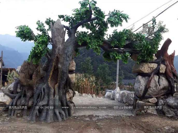 仿真樹大門.jpg 仿真樹大門