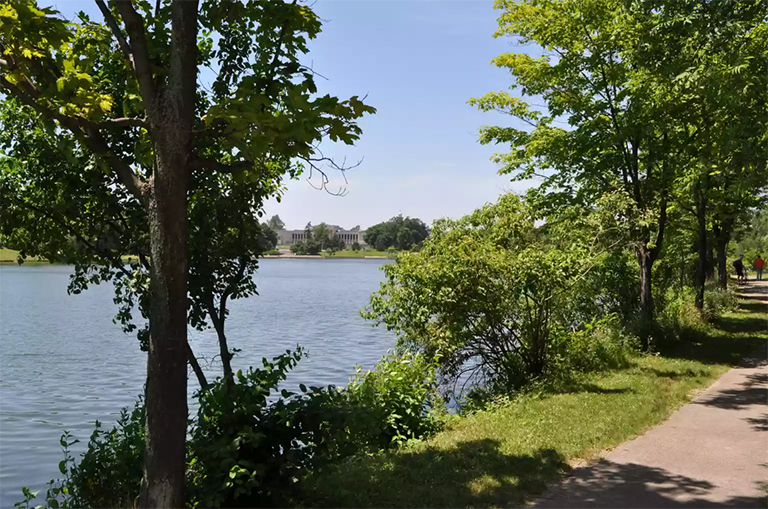 奧姆斯德德兄弟（Olmsted Brothers）設(shè)計的奧杜邦公園動物園區(qū)照片