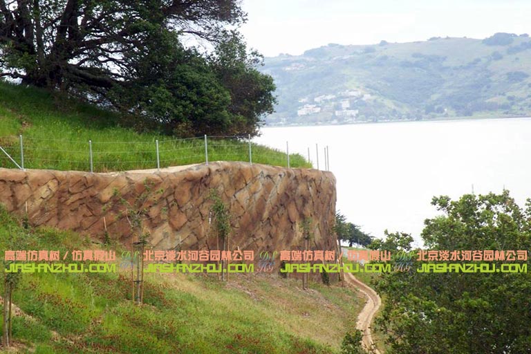 水泥假山護(hù)坡.jpg 水泥假山護(hù)坡