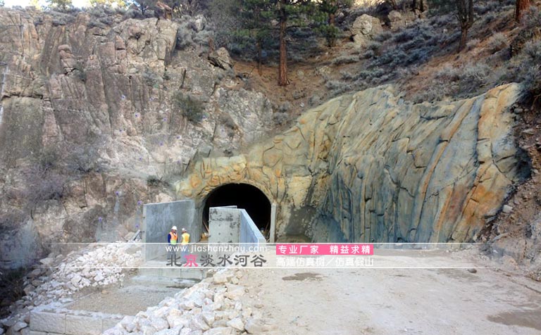 水泥假山護(hù)坡.jpg 水泥假山護(hù)坡