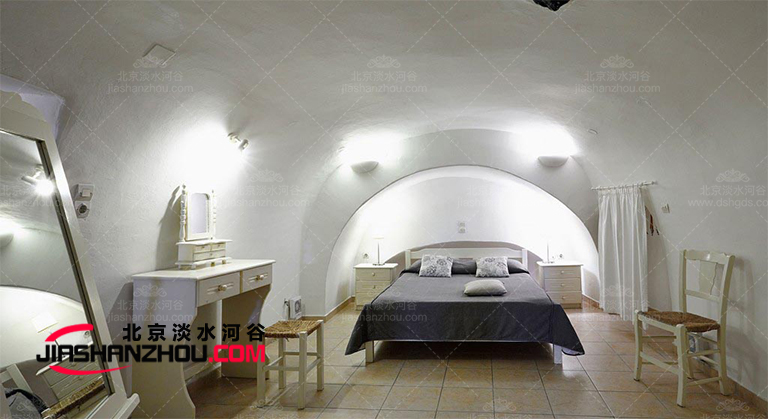 洞穴轟趴館.jpg 洞穴轟趴館