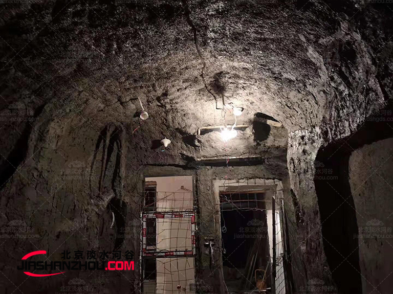 天然洞穴轟趴館.jpg 天然洞穴轟趴館