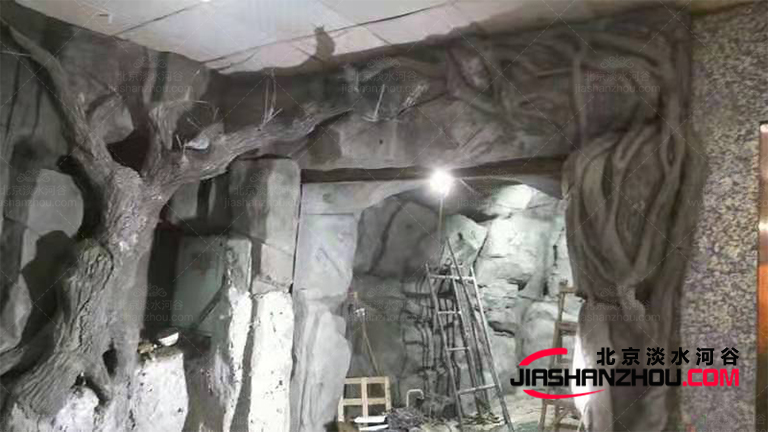 仿真山洞酒吧.jpg 仿真山洞酒吧