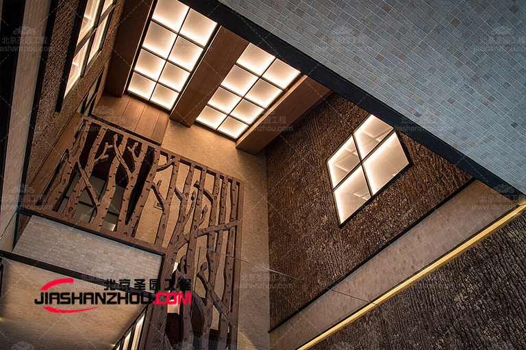 仿真木質洞穴酒店