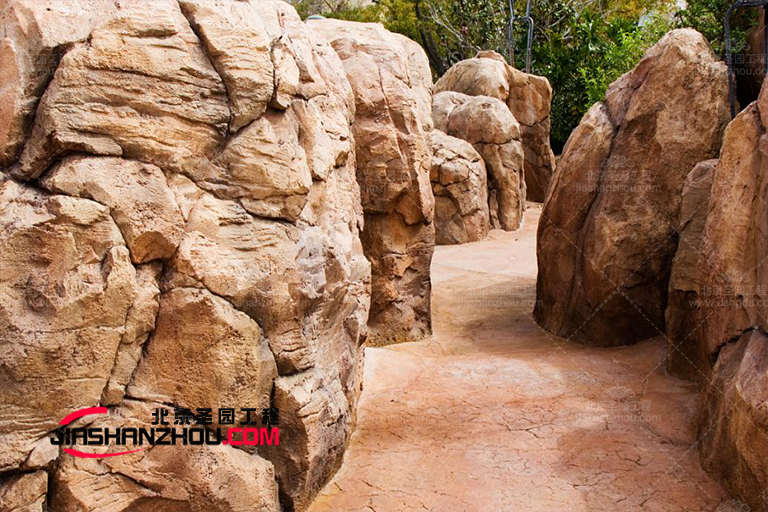 塑石假山.jpg 塑石假山