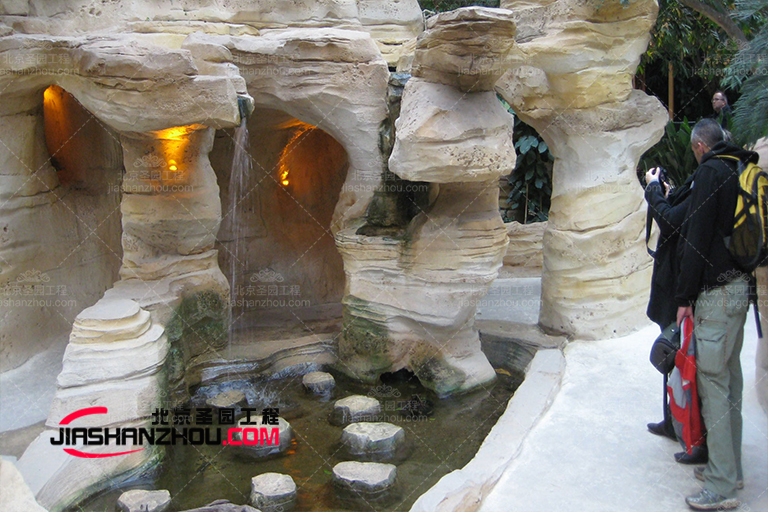 塑石假山.jpg 塑石假山