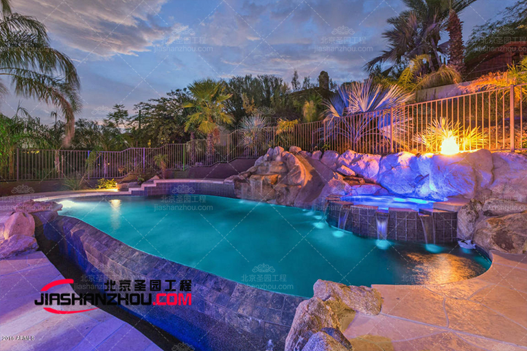 仿真假山.jpg 仿真假山.jpg