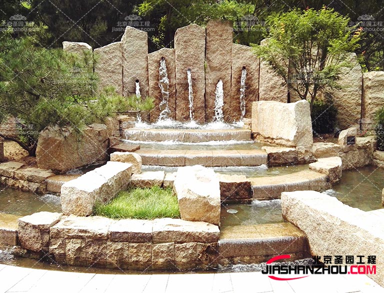 水泥假山.jpg 水泥假山.jpg