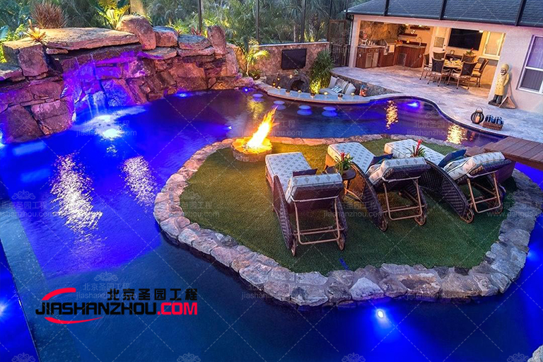 仿真假山.jpg 仿真假山.jpg