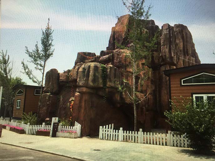 仿真假山.jpg 仿真假山.jpg