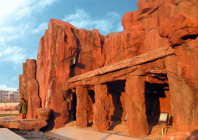 仿真假山.jpg 仿真假山.jpg